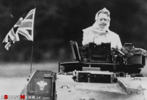 مارگارد تاچر (نخست وزیر صلح طلب انگلستان) سوار بر تانک