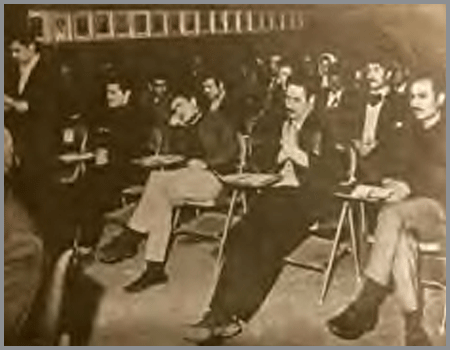  ازچپ ناصرصادق،محمدبازرگانی،مسعودرجوی،علی میهن دوست در دادگاه رژیم طاغوت