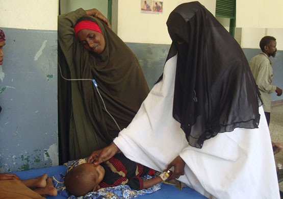 لحظه جان سپردن کودک در برابر مادر - سومالی - عکس ار رویترز